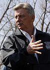 https://upload.wikimedia.org/wikipedia/commons/thumb/0/05/FEMA_-_34604_-_Arkansas_Governor_Mike_Beebe_in_the_field_%28cropped%29.jpg/100px-FEMA_-_34604_-_Arkansas_Governor_Mike_Beebe_in_the_field_%28cropped%29.jpg